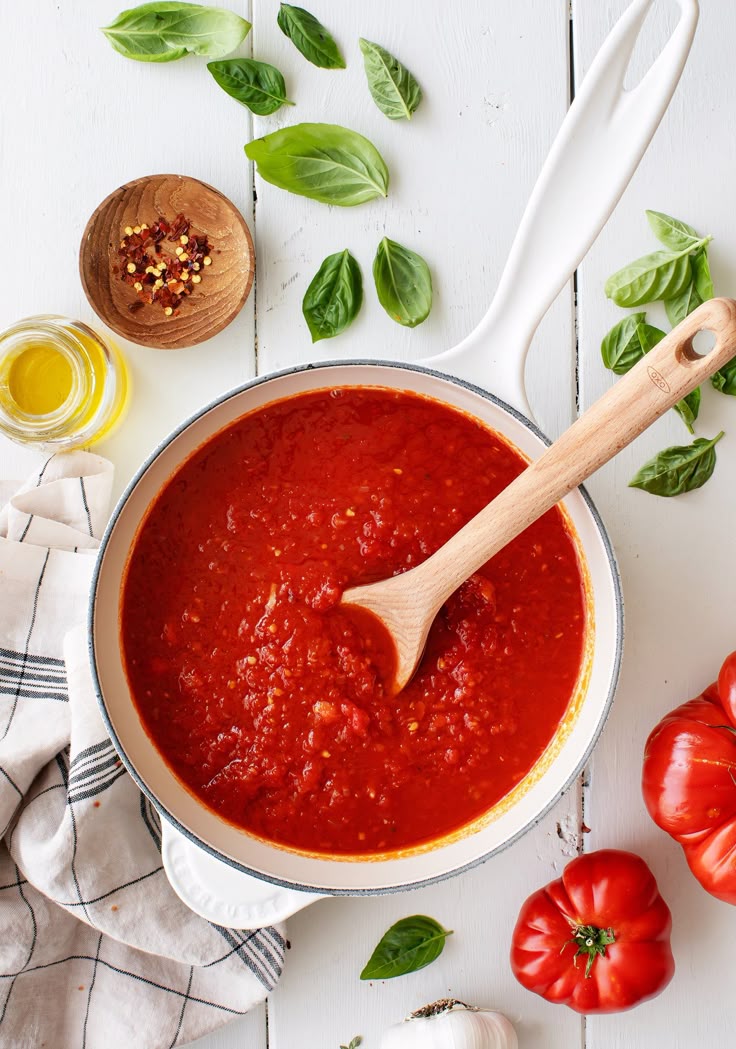 Bulk Tomato Paste Wholesaler in Germany; 2025 Guide to Wholesale Pricing & Importing